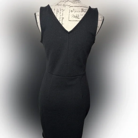 Jessica Simpson Sexy Little Black Dress - Picture 3 of 4